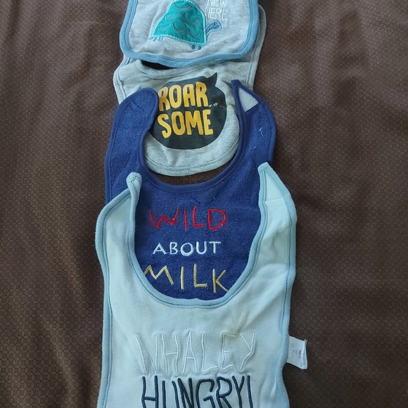 Baby bibs - Picture 1 of 3